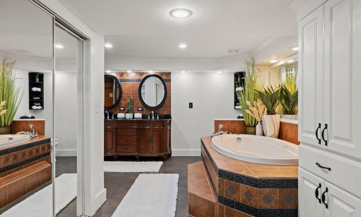 Photo of Bathroom in Candler