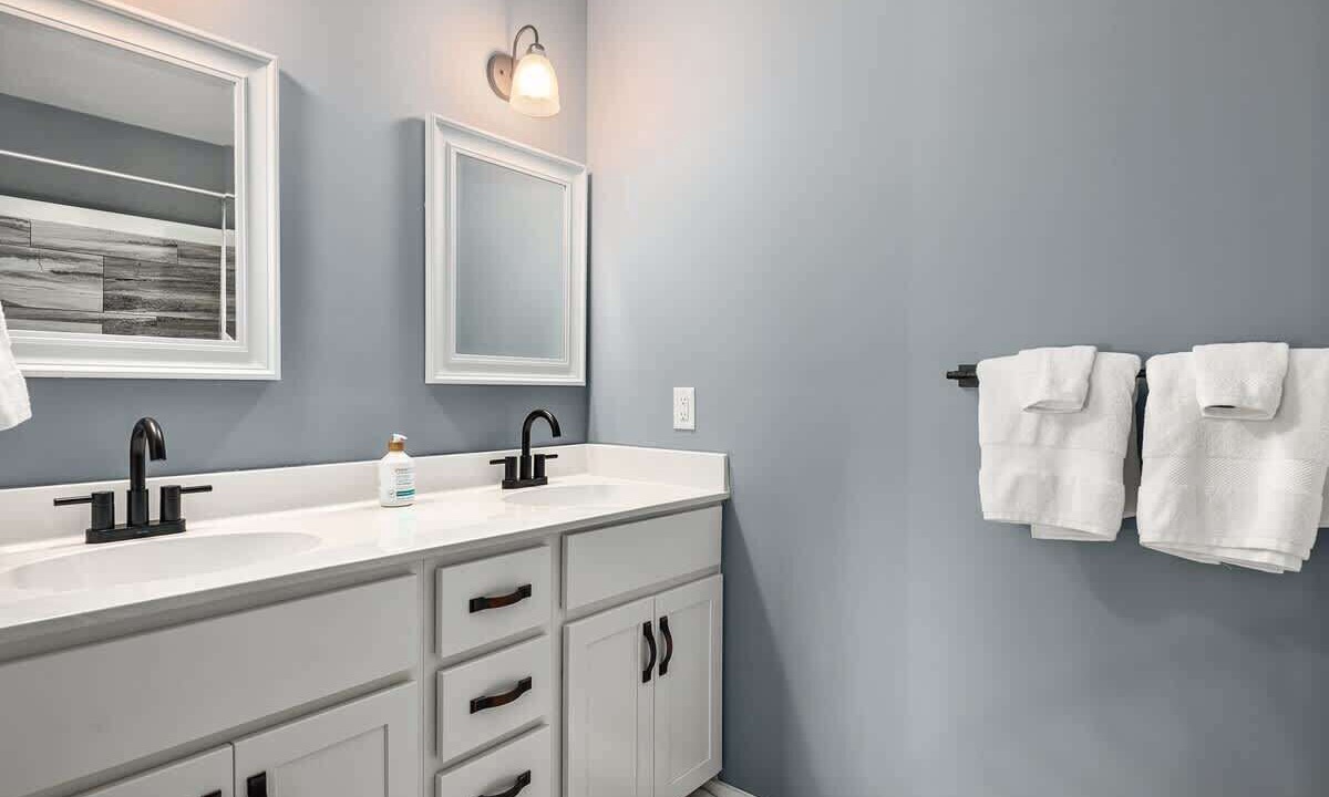 Photo of Bathroom in Candler
