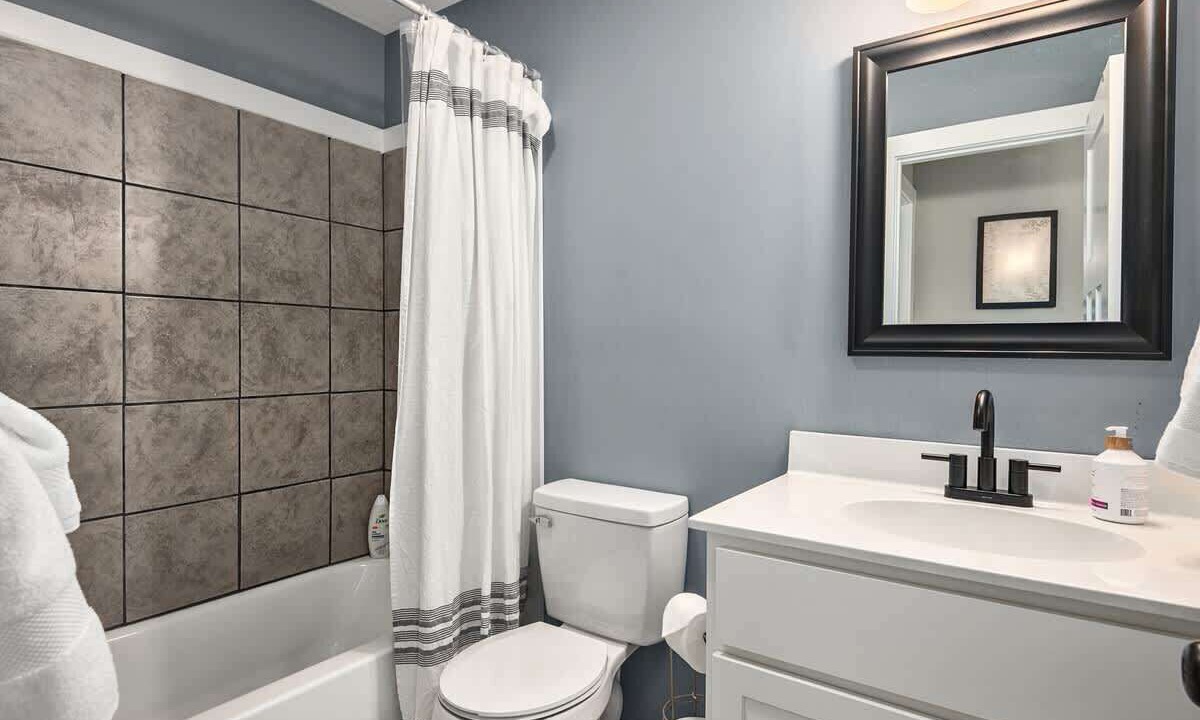 Photo of Bathroom in Candler