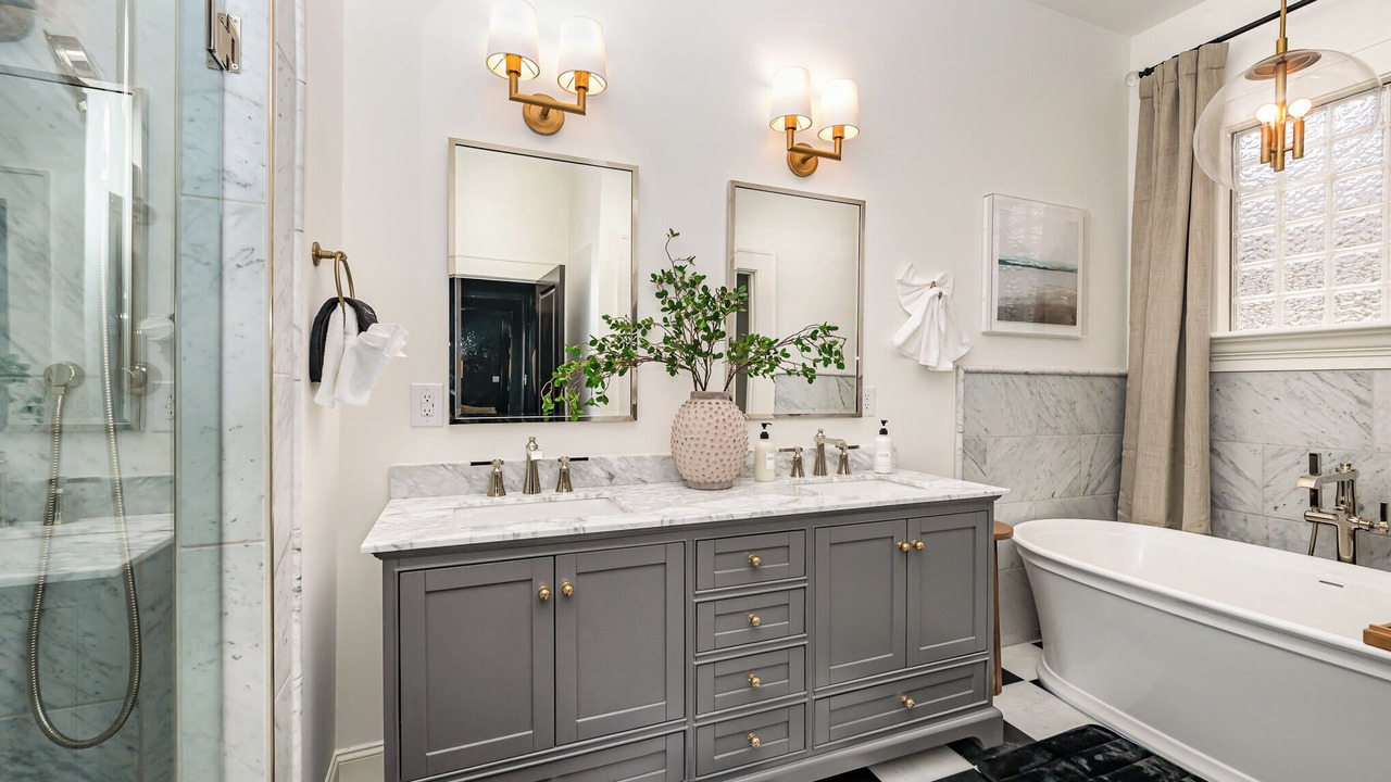 Photo of Bathroom in Plaza Midwood