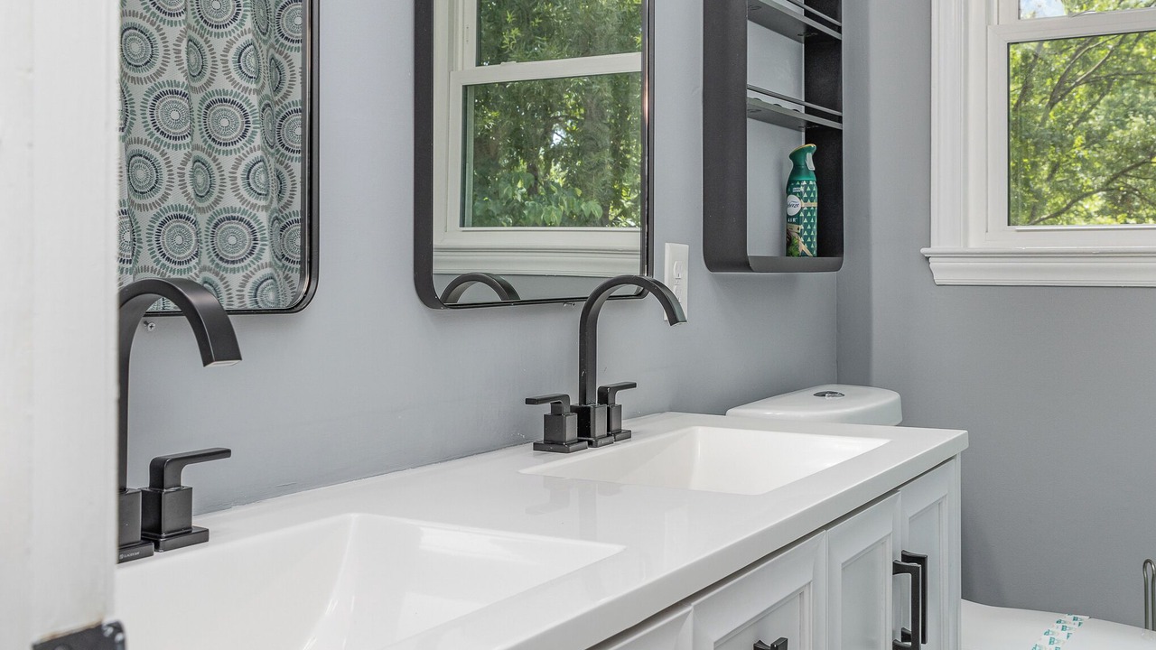 Photo of Bathroom in Starmount