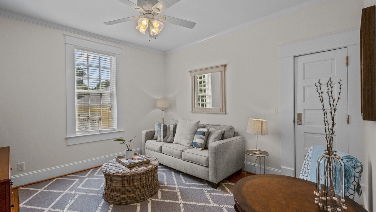 Photo of Livingroom in Roper
