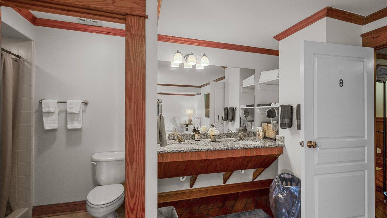 Photo of Bathroom in Roper