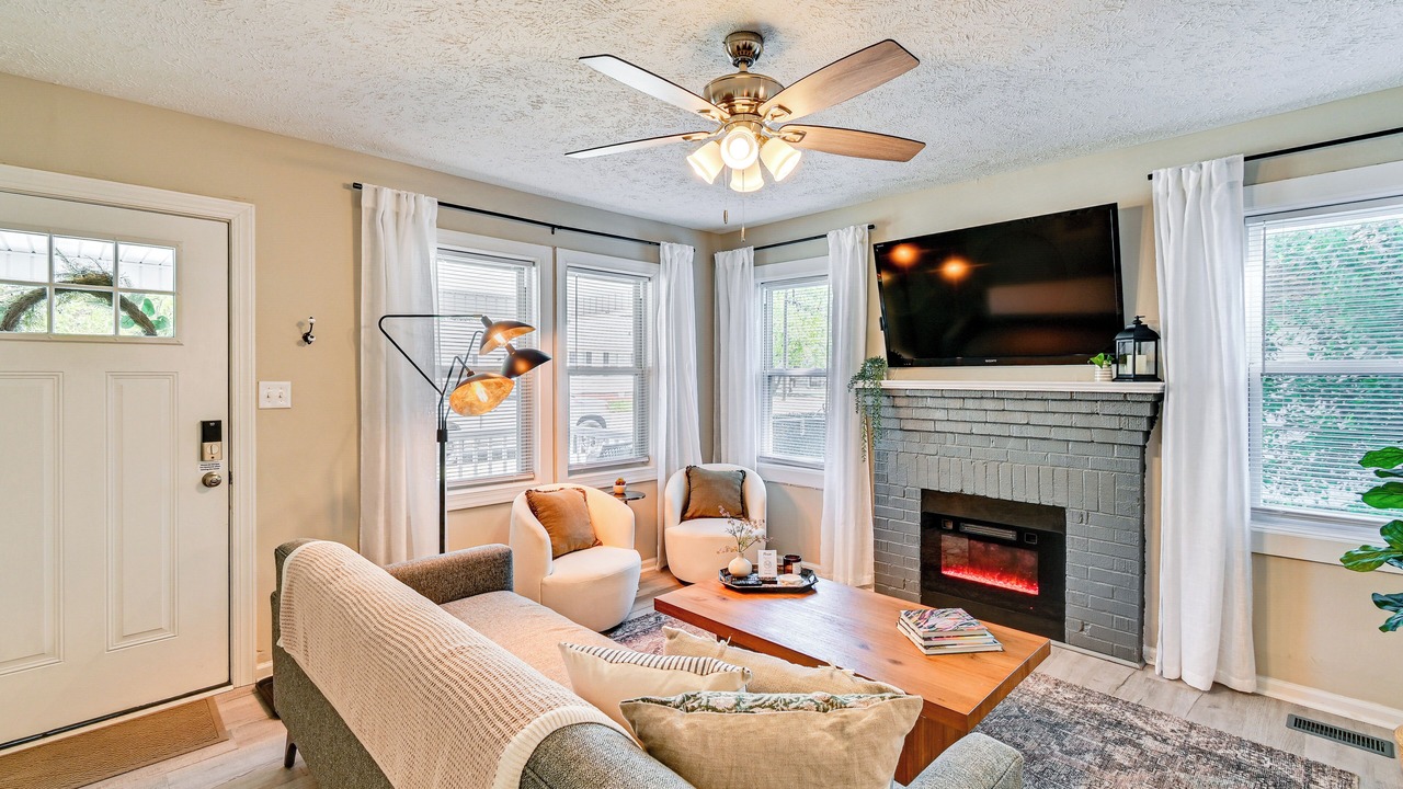 Photo of Livingroom in Terry Sanford