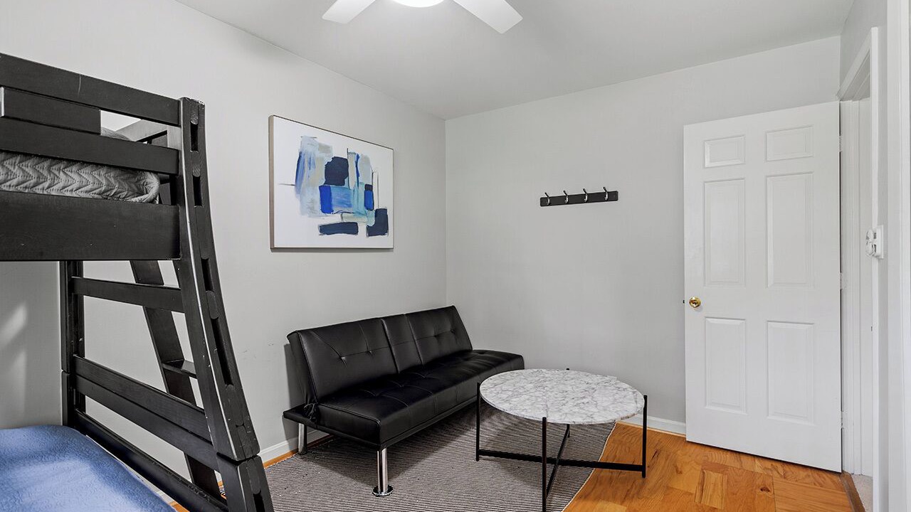 Photo of Livingroom in Northwest Raleigh