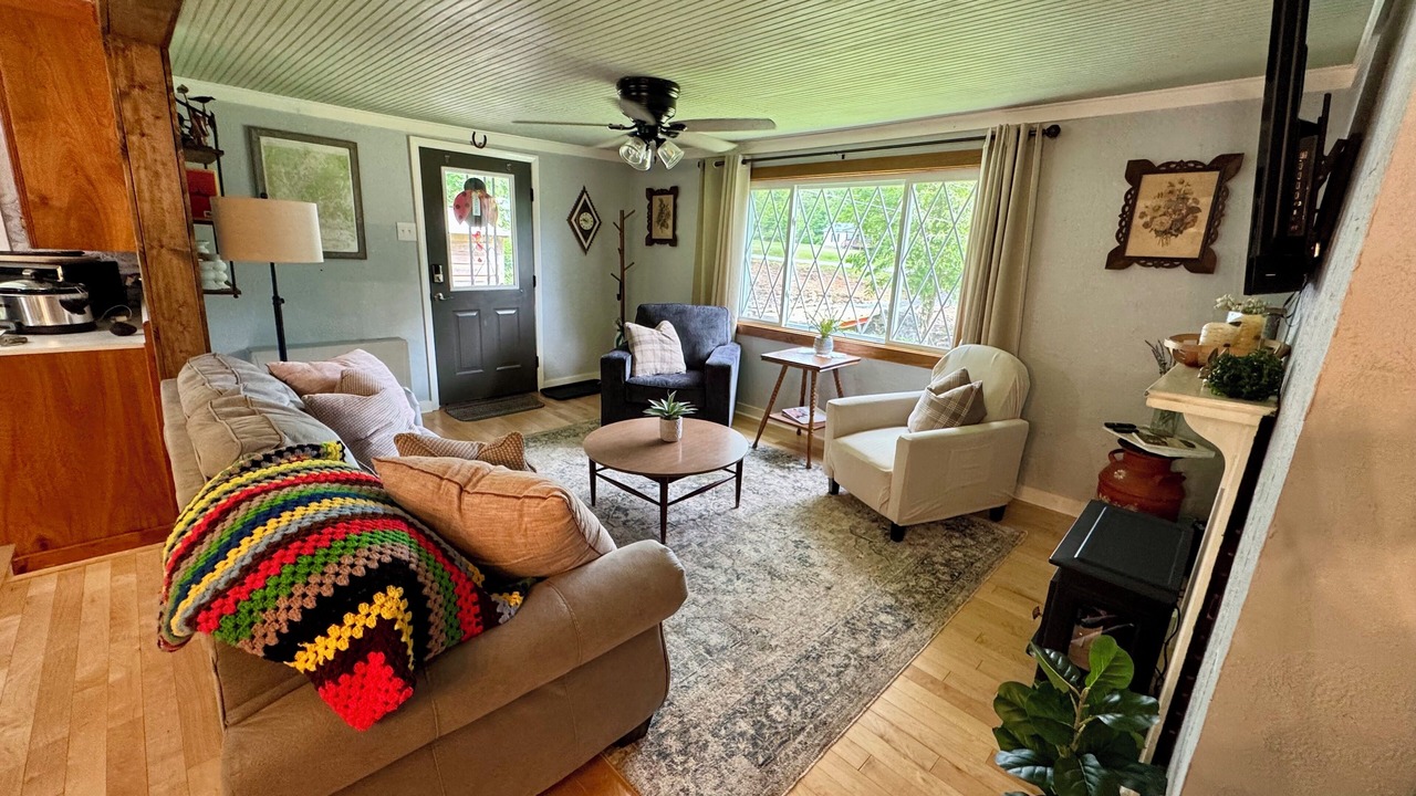 Photo of Livingroom in Bakersville