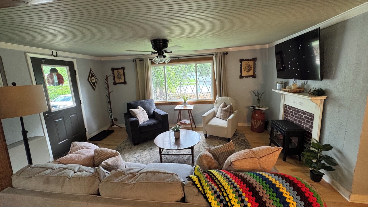 Photo of Livingroom in Bakersville