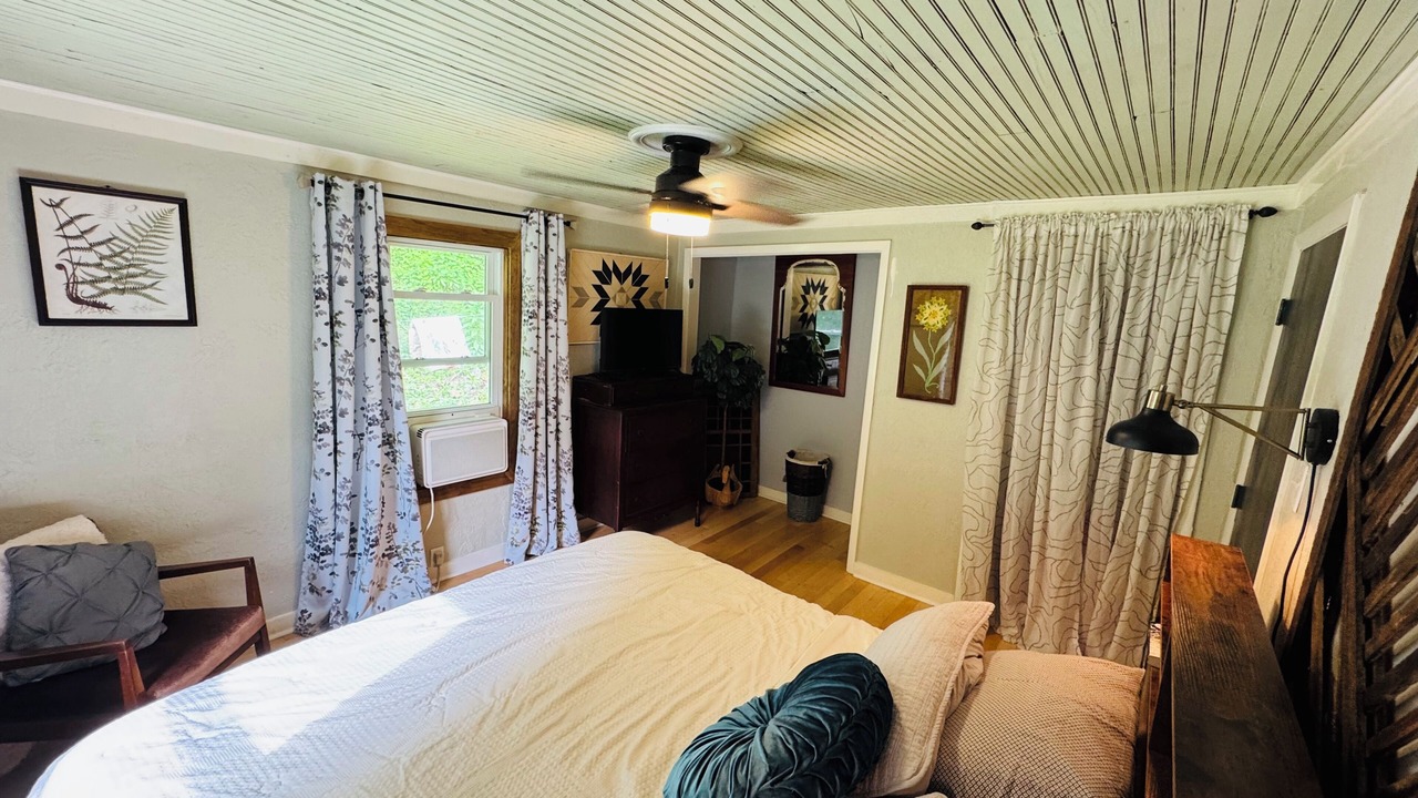 Photo of Bedroom in Bakersville