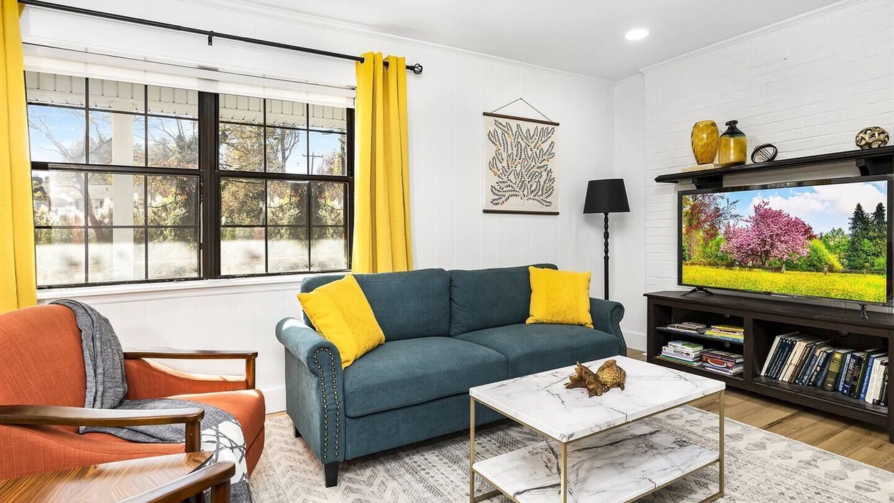 Photo of Livingroom in Matthews