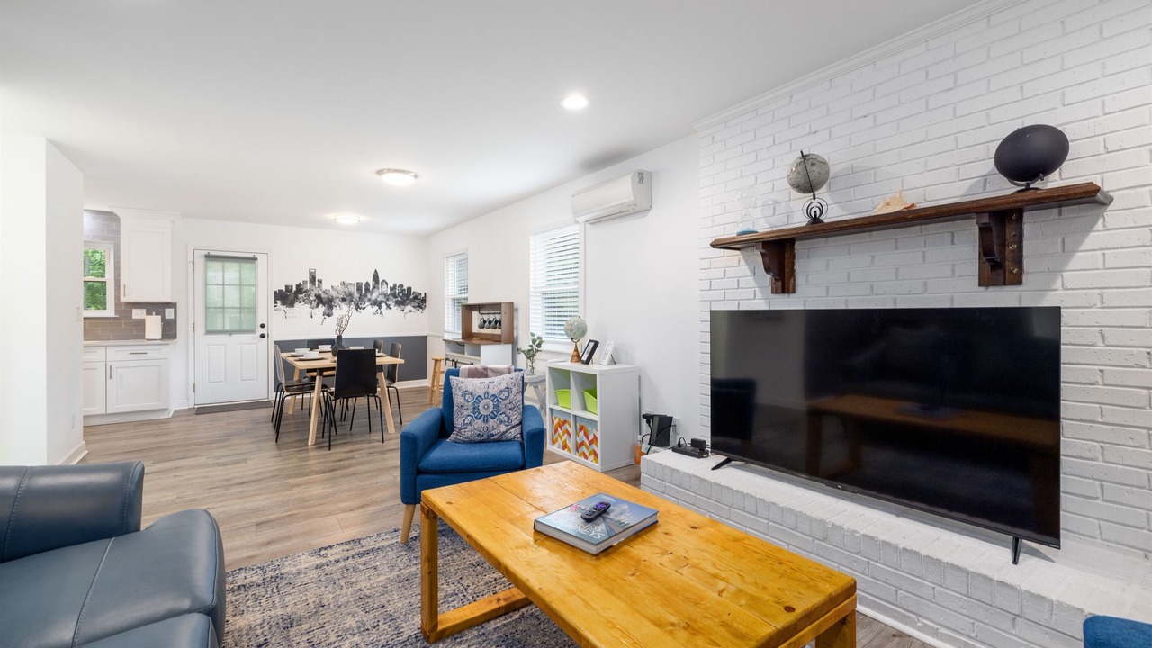 Photo of Livingroom in Matthews