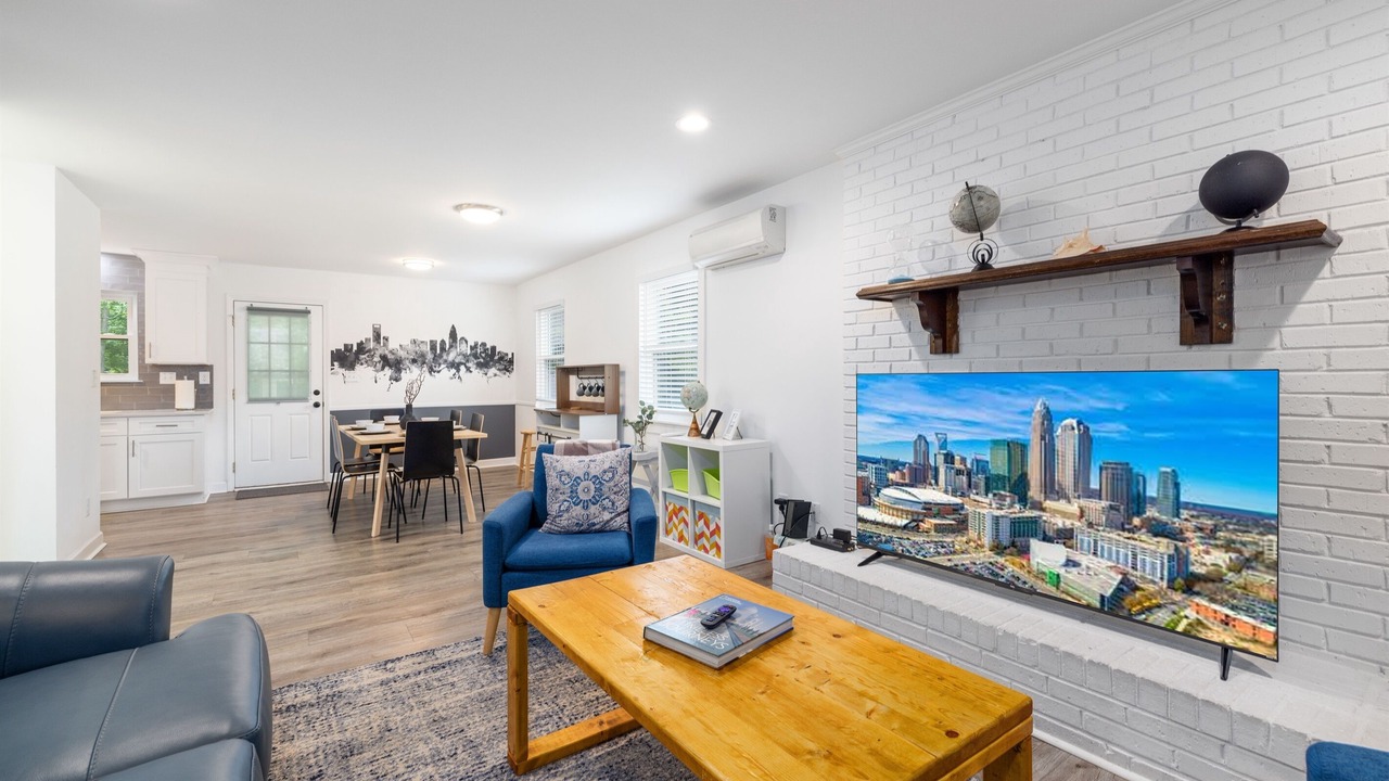 Photo of Livingroom in Matthews