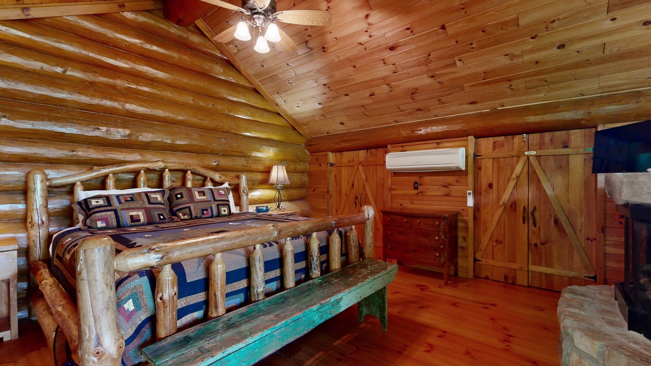 Photo of Bedroom in Sylva