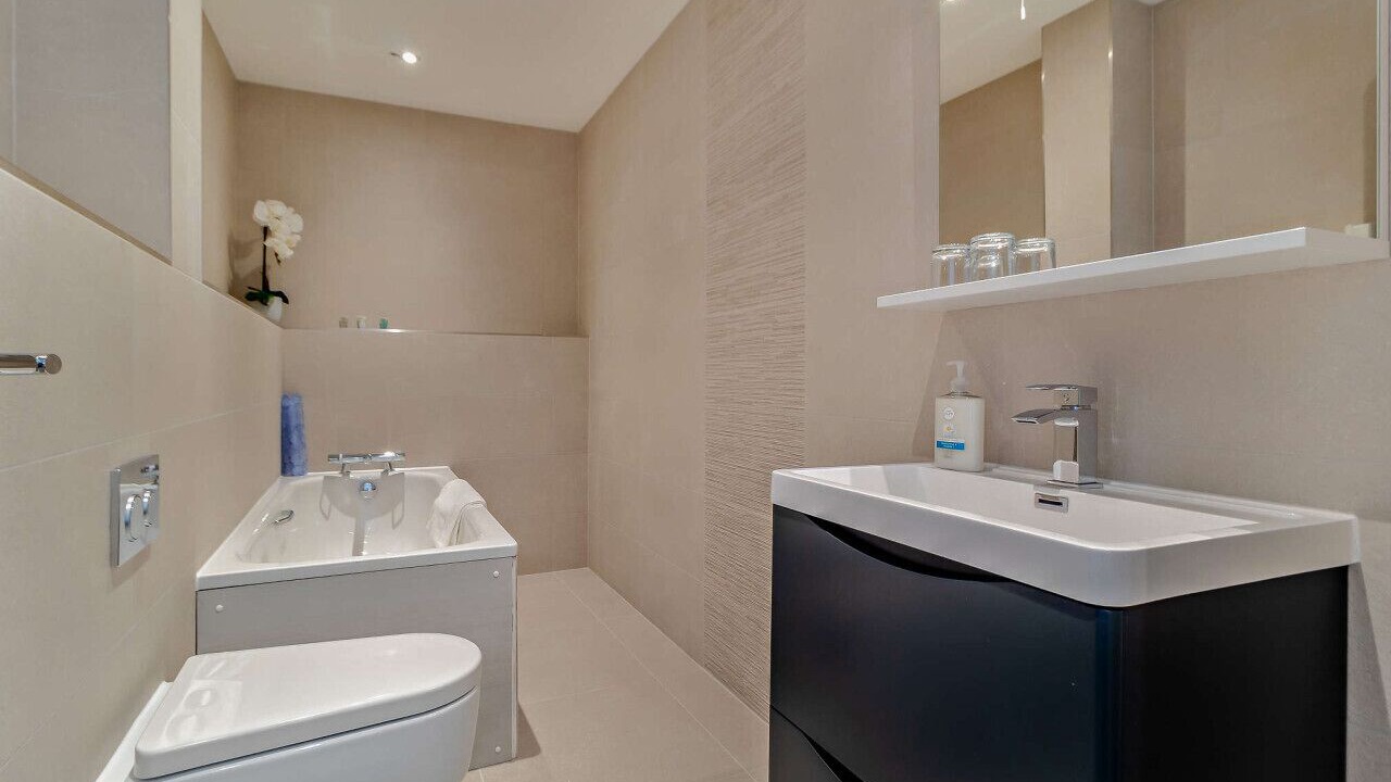 Photo of Bathroom in Highfields Caldecote