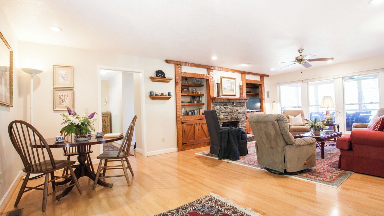 Photo of Livingroom in Laurel Ridge