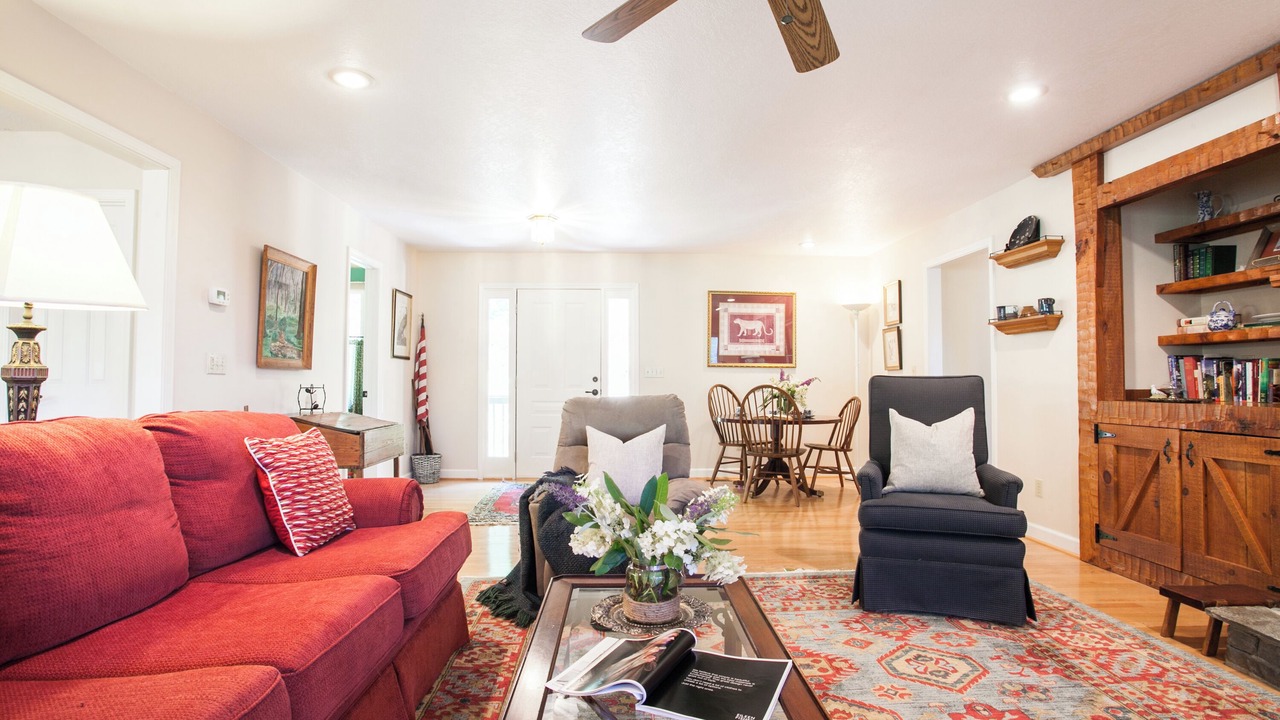 Photo of Livingroom in Laurel Ridge
