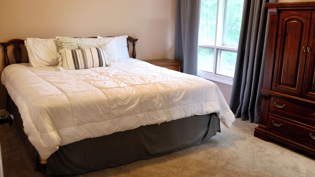 Photo of Bedroom in Robbinsville