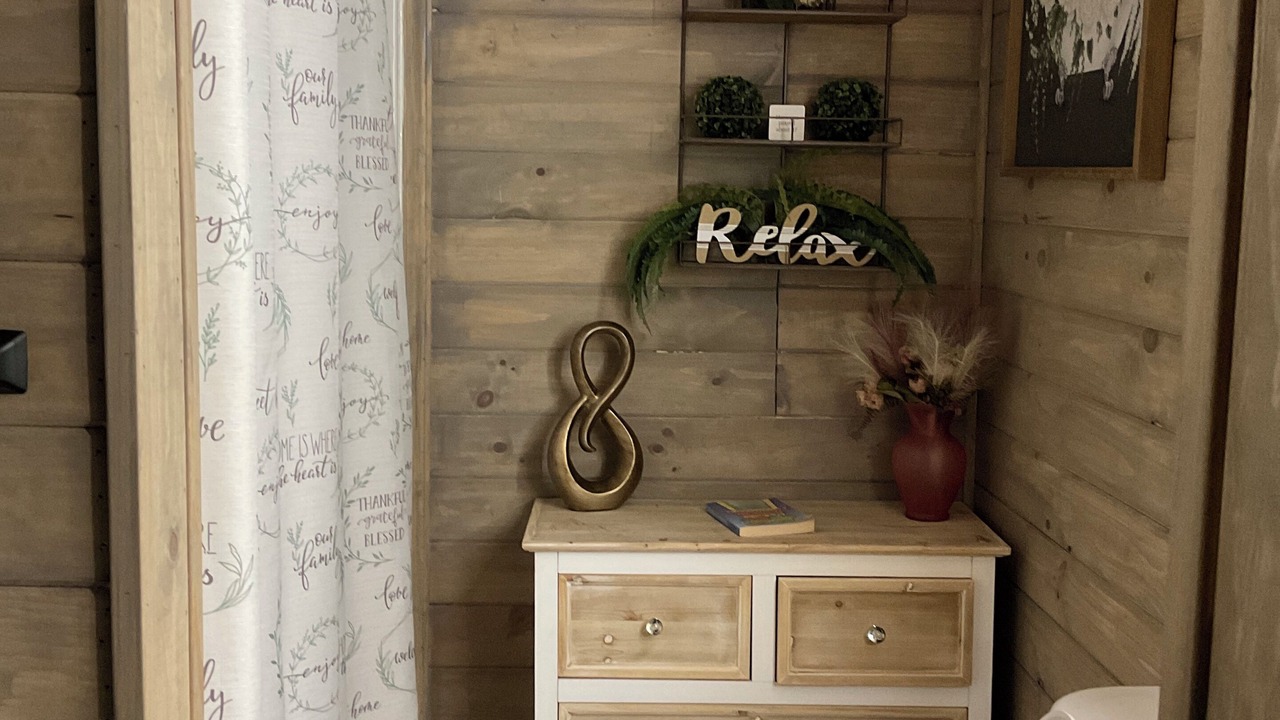 Photo of Bathroom in Crisp