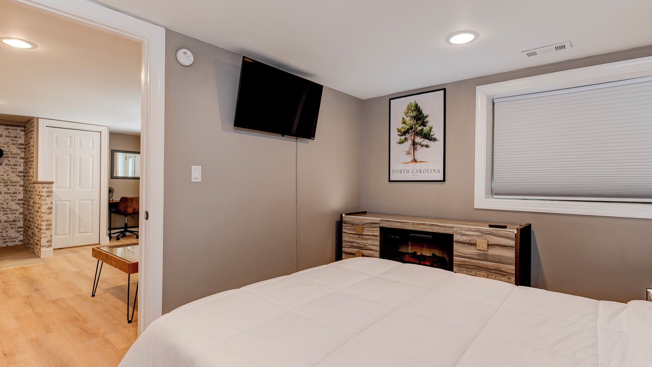 Photo of Bedroom in Hendersonville