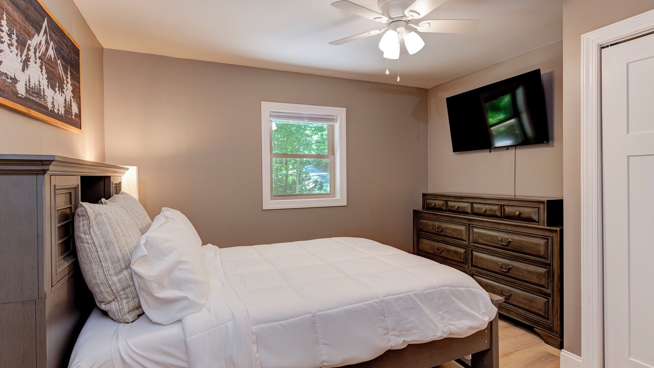 Photo of Bedroom in Hendersonville