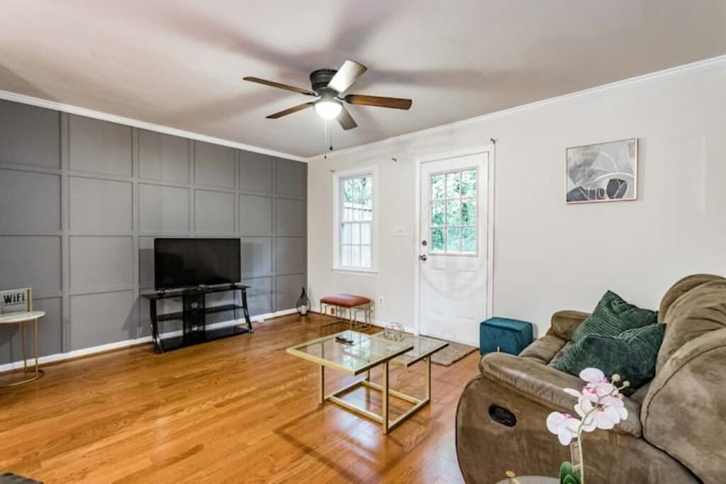 Photo of Livingroom in Southeast Raleigh