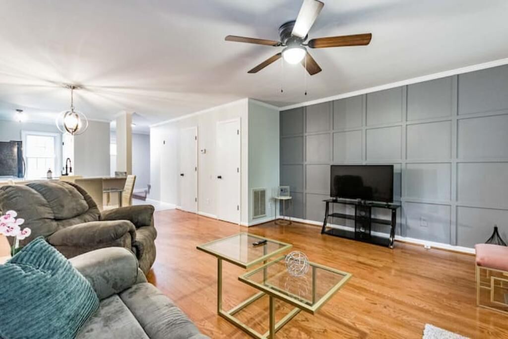 Photo of Livingroom in Southeast Raleigh
