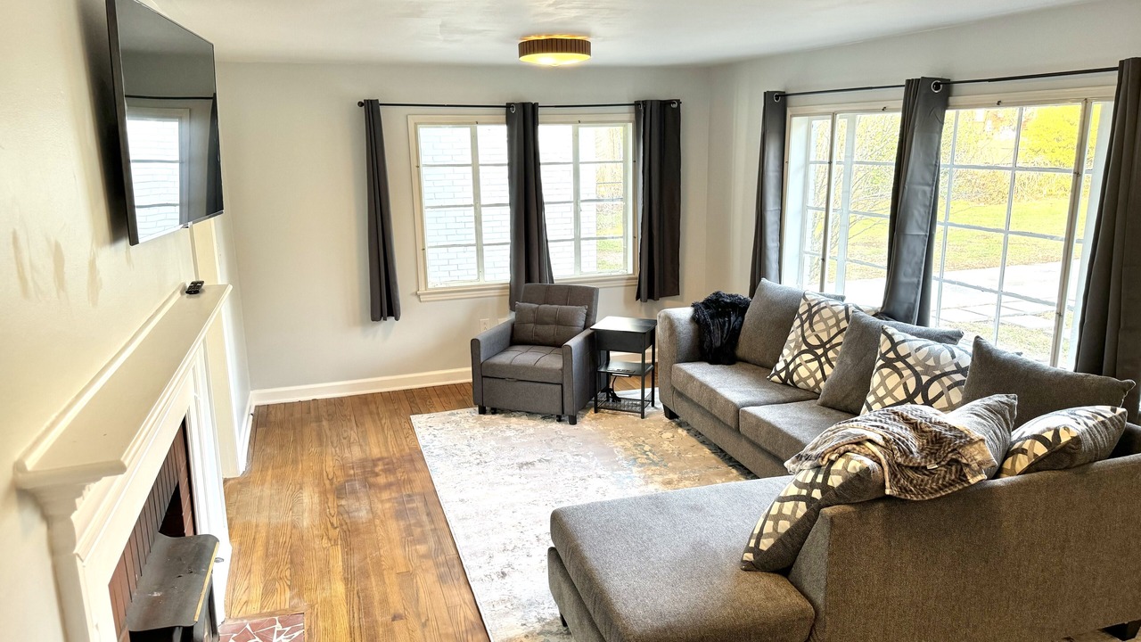 Photo of Livingroom in Southeast Raleigh