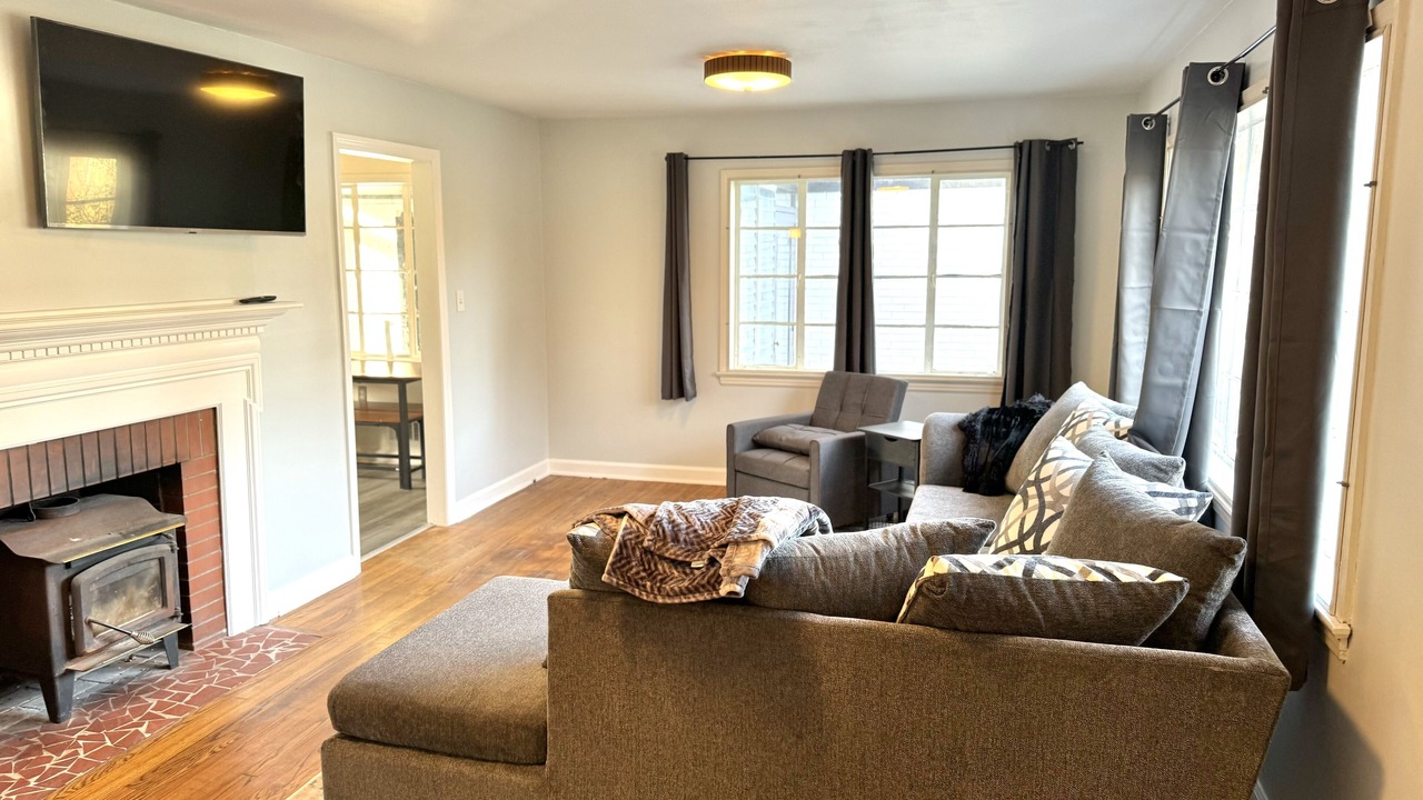 Photo of Livingroom in Southeast Raleigh