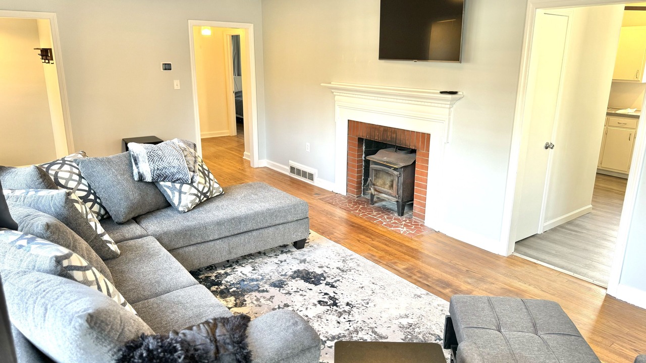 Photo of Livingroom in Southeast Raleigh