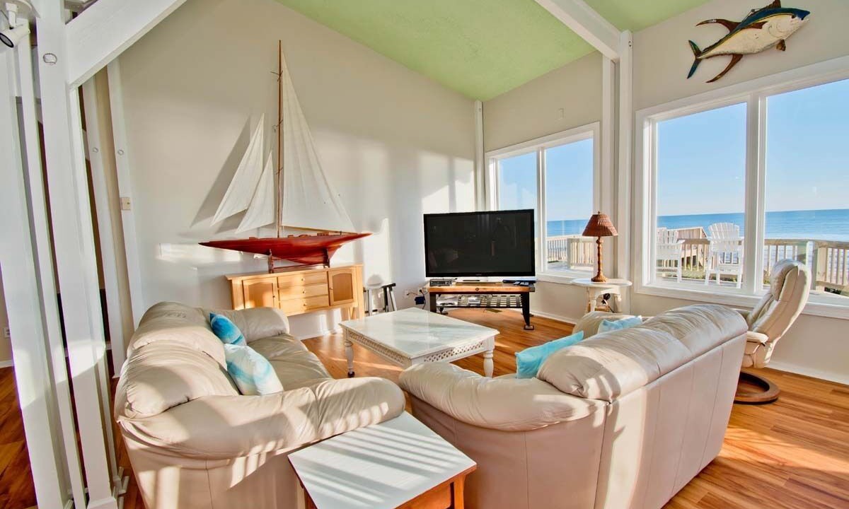 Photo of Livingroom in Pine Knoll Shores
