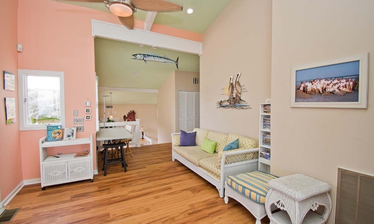 Photo of Livingroom in Pine Knoll Shores