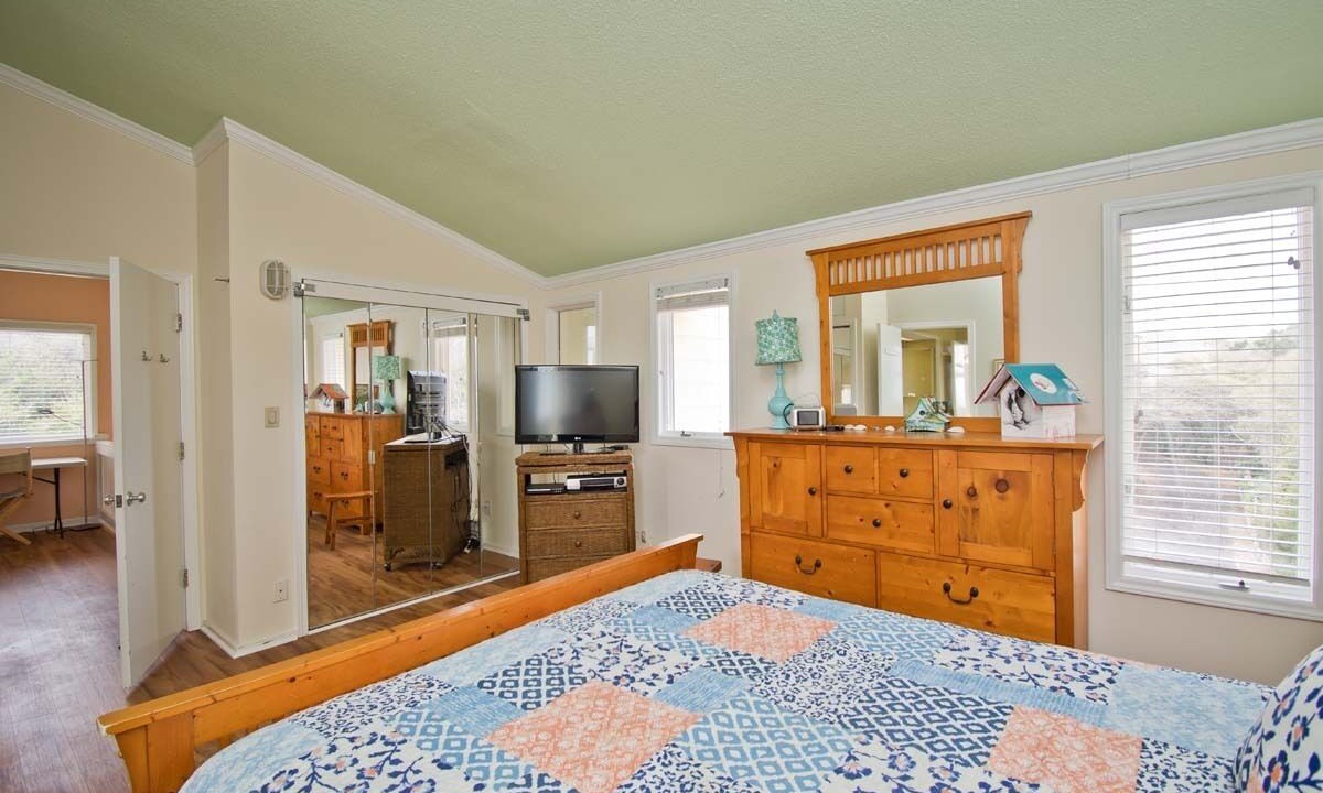 Photo of Bedroom in Pine Knoll Shores