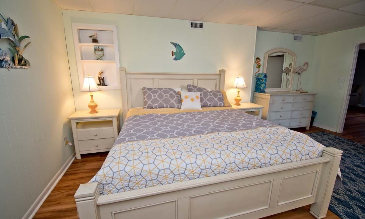 Photo of Bedroom in Pine Knoll Shores