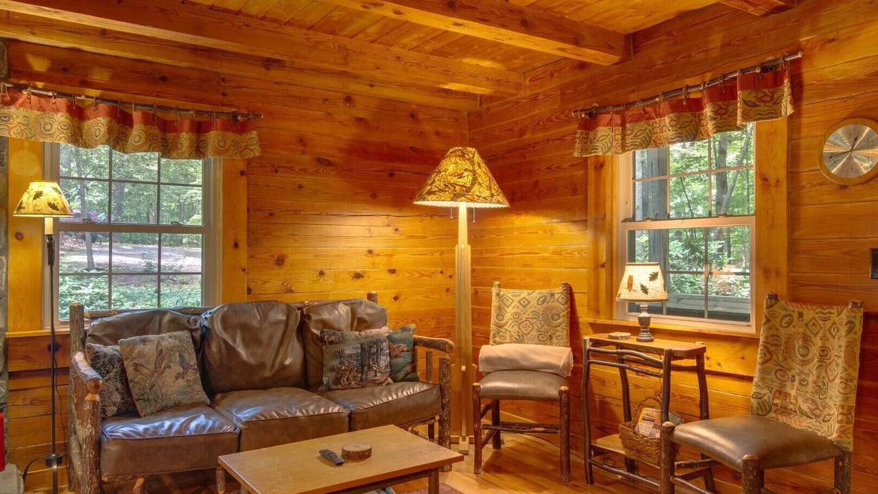 Photo of Livingroom in Weaverville