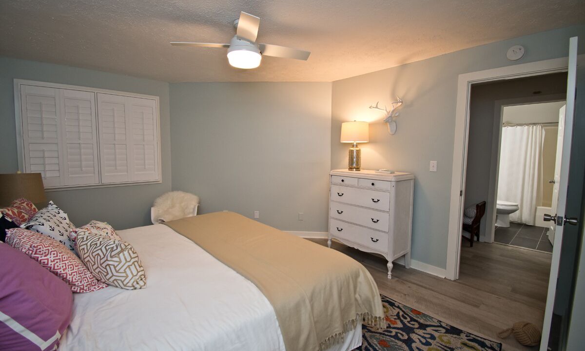 Photo of Bedroom in Pine Knoll Shores