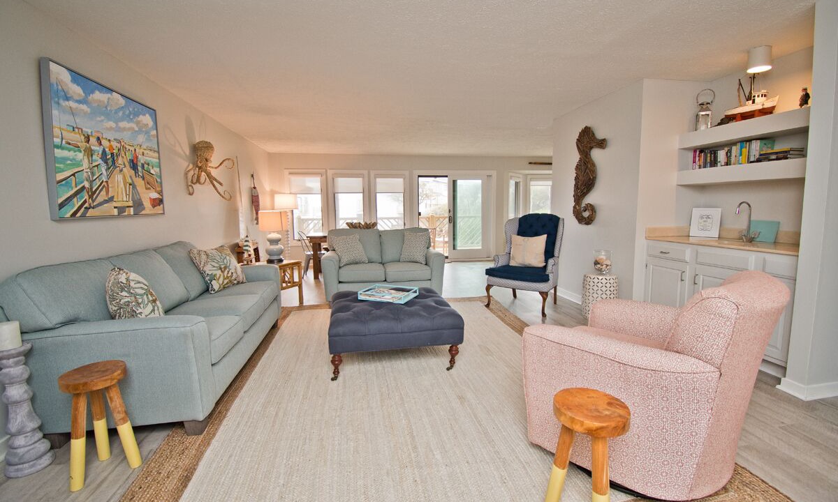 Photo of Livingroom in Pine Knoll Shores