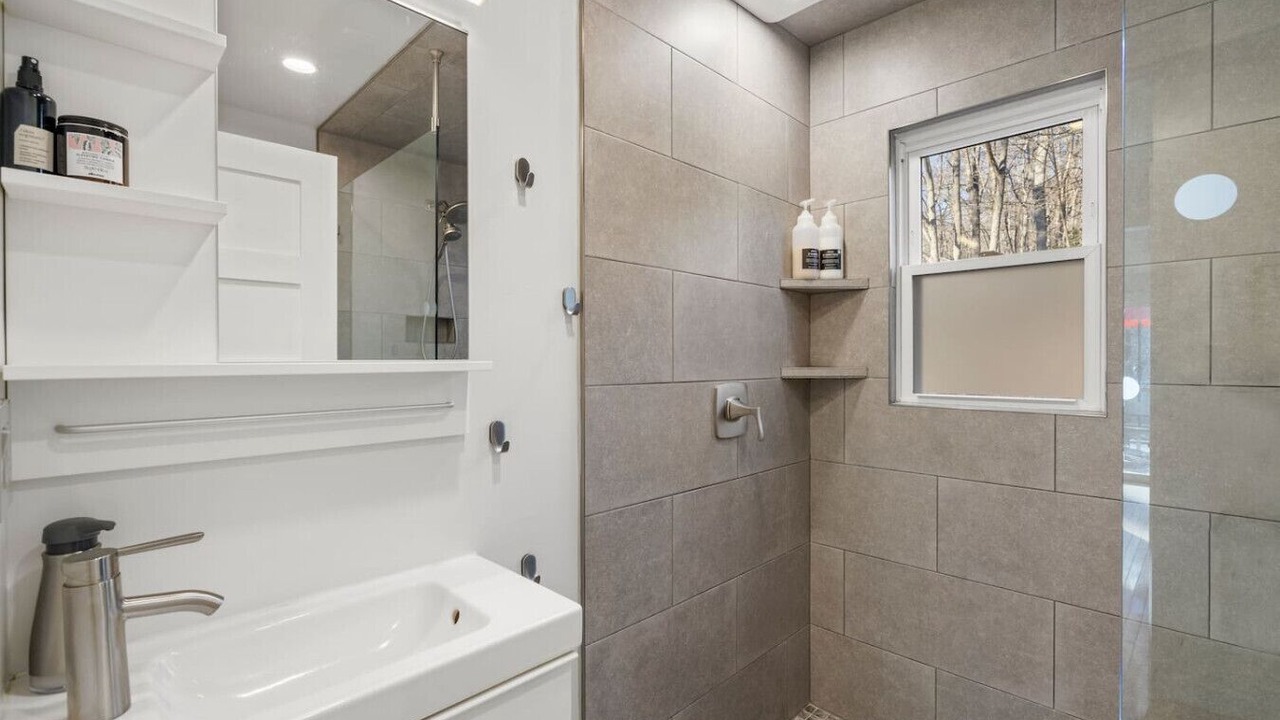 Photo of Bathroom in Gerton