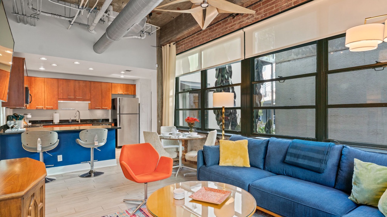 Photo of Livingroom in Old West Broad Neighborhood