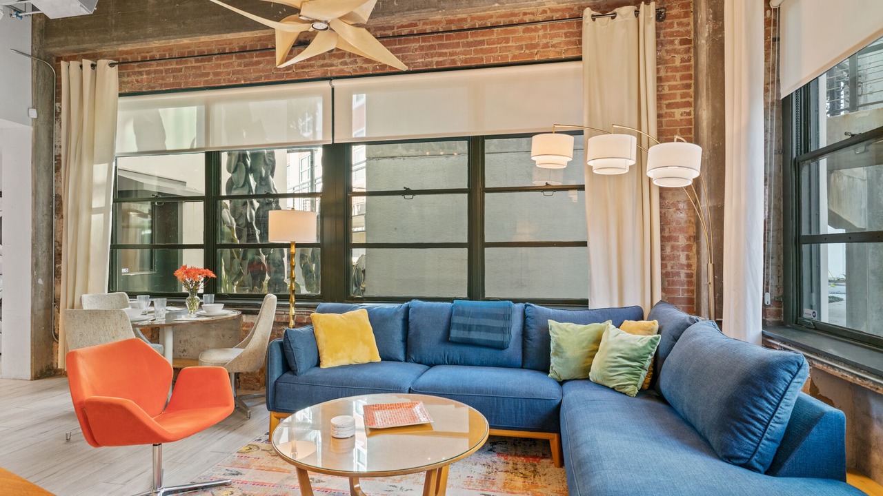 Photo of Livingroom in Old West Broad Neighborhood