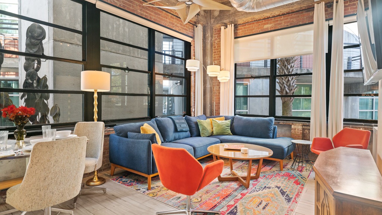 Photo of Livingroom in Old West Broad Neighborhood