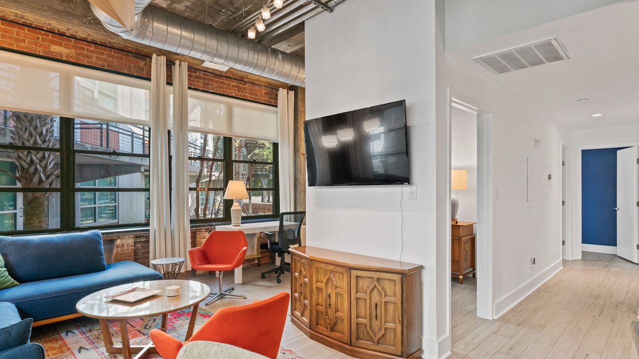 Photo of Livingroom in Old West Broad Neighborhood