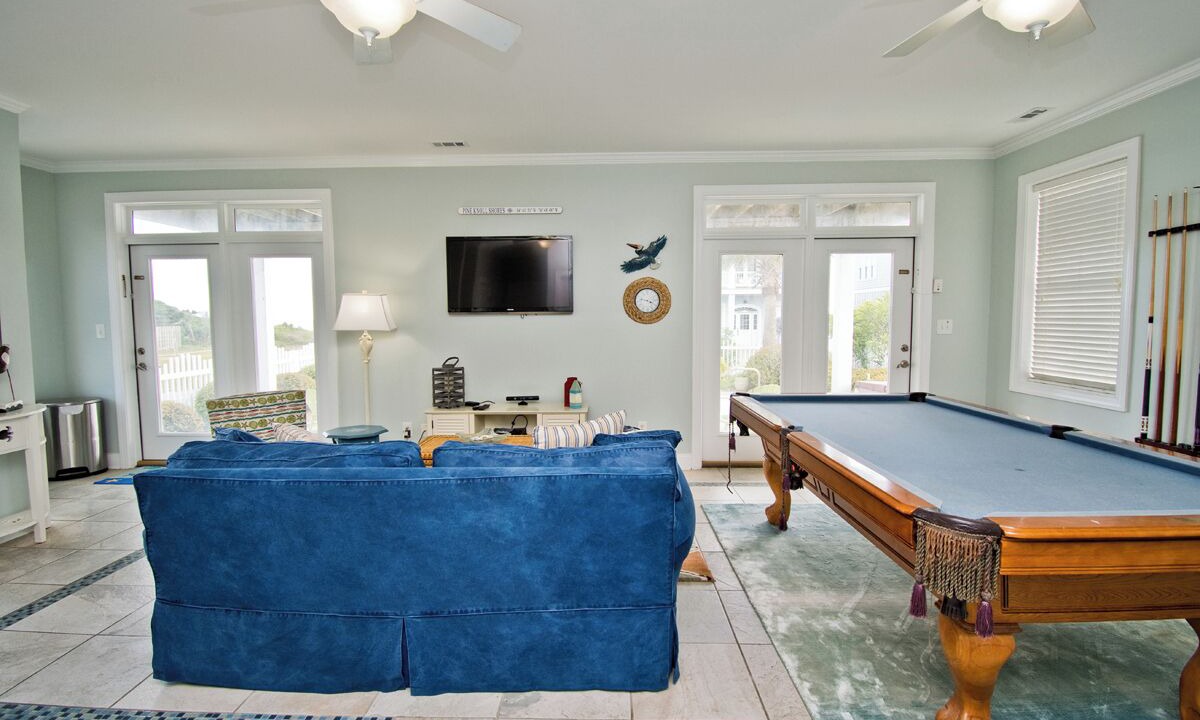 Photo of Livingroom in Pine Knoll Shores