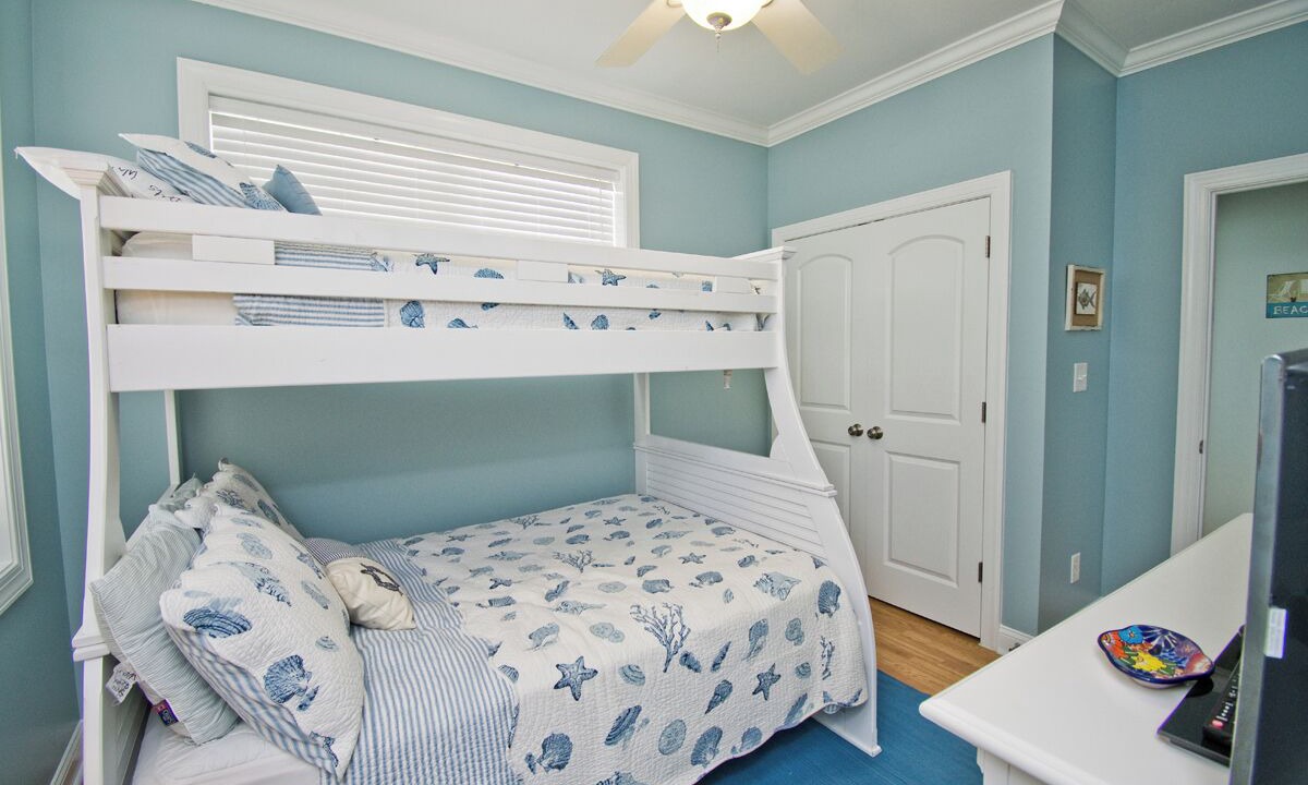 Photo of Bedroom in Pine Knoll Shores