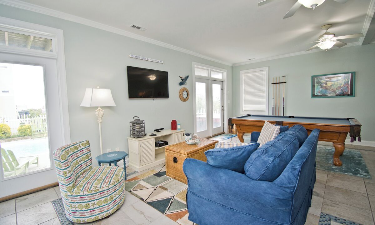 Photo of Livingroom in Pine Knoll Shores