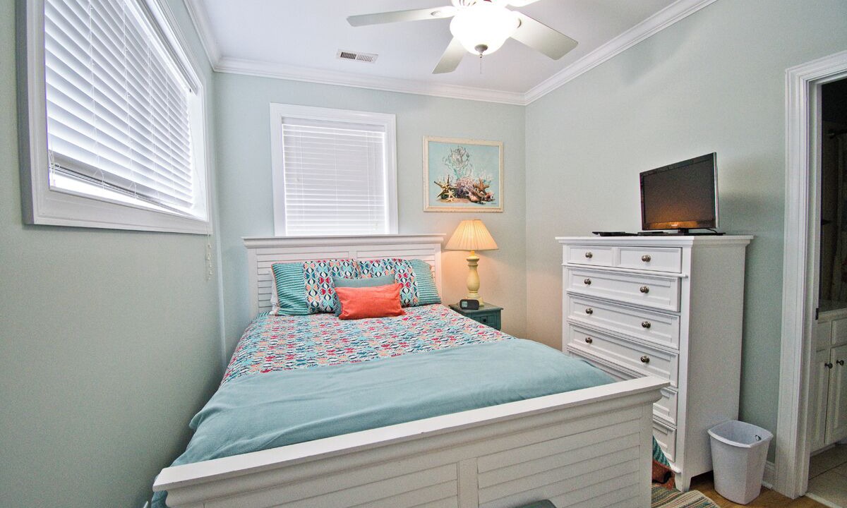 Photo of Bedroom in Pine Knoll Shores