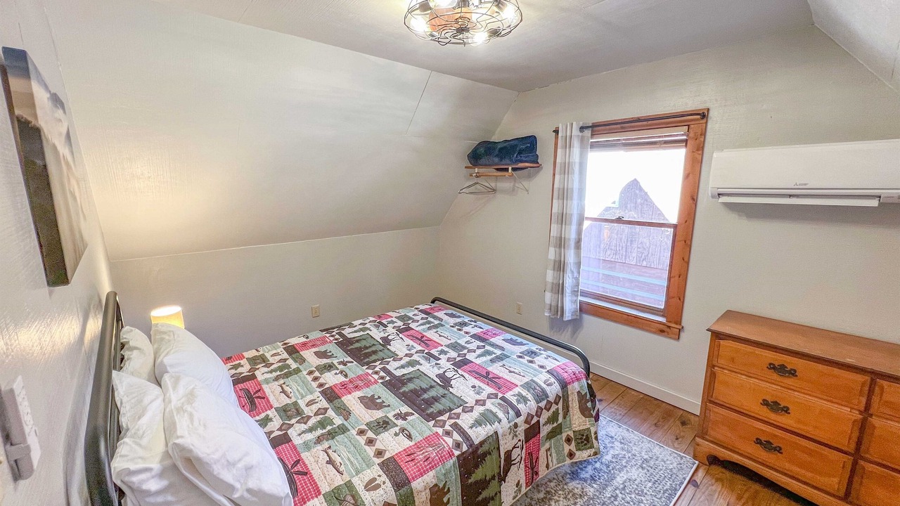 Photo of Bedroom in Cherokee