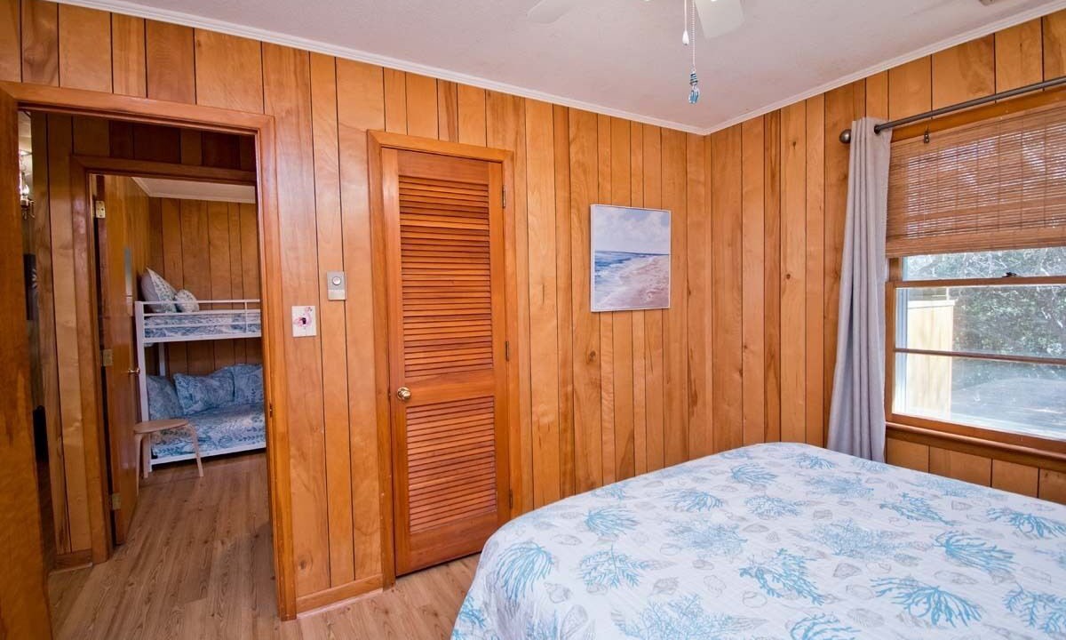 Photo of Bedroom in Pine Knoll Shores