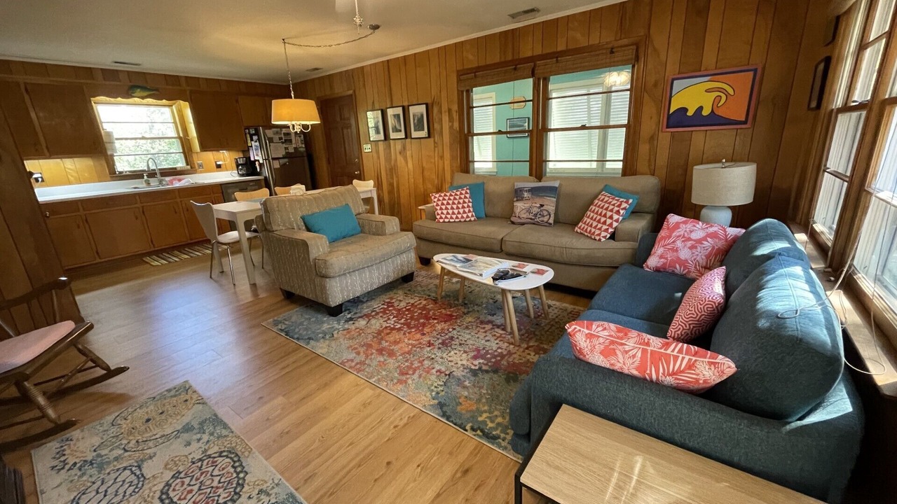Photo of Livingroom in Pine Knoll Shores