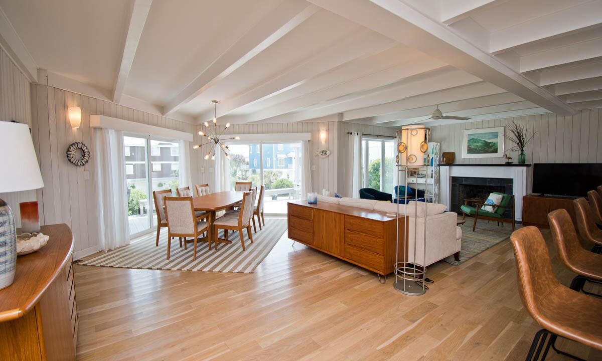 Photo of Livingroom in Pine Knoll Shores