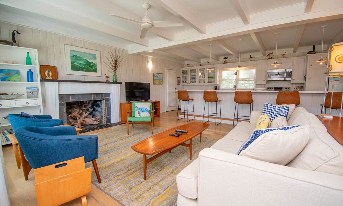 Photo of Livingroom in Pine Knoll Shores