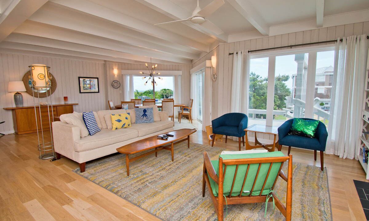 Photo of Livingroom in Pine Knoll Shores